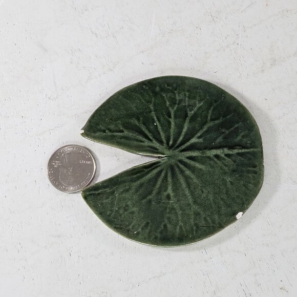Hagen Renaker Lily Pad Miniature Figurine #246 Green *Chipped* - Picture 3 of 8